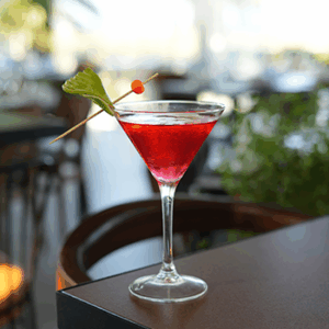 Cocktail signature dans lounge romantique à Bizerte